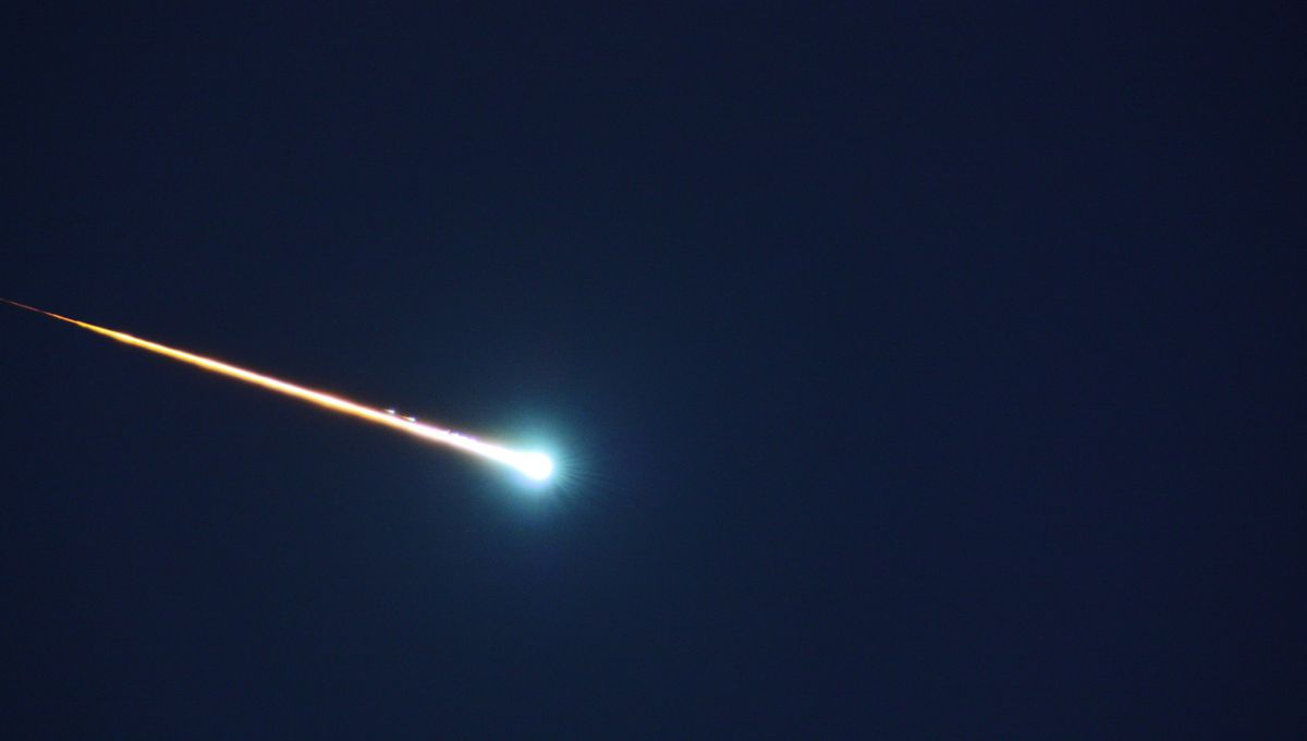 Un Meteore Illumine La Nuit En Drome Et En Ardeche