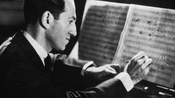 George Gershwin révise au piano la partition de son opéra Porgy and Bess - Renato Toppo/Hulton Archives/Getty Images