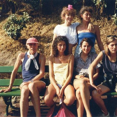 Rosette, Françoise Etchegaray, Eric Rohmer, Marie Rivière, Claudine Nougaret et Sophie Maintigneux sur le tournage du Rayon Vert en 1984