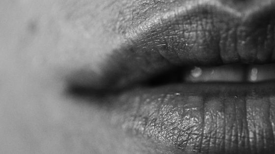 Dans ses différents usages, la bouche raconte tout ce que nous sommes ! ©Getty - Sara Montella / EyeE
