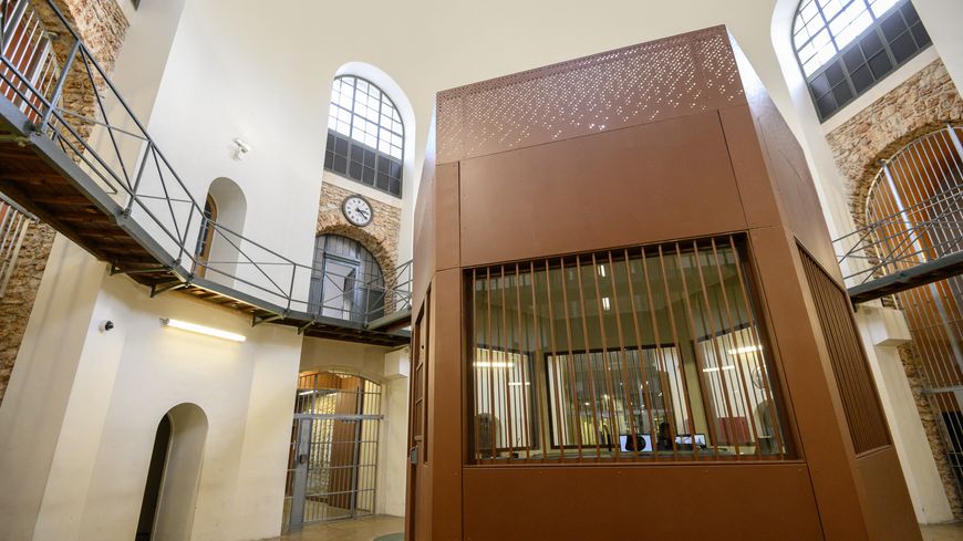 Hall de la prison de la Santé, le 6 novembre 2020 à Paris.