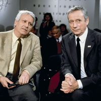 L’écrivain, scénariste et homme politique, Jorge Semprun et le chanteur et acteur Yves Montand dans l’émission de télévision "Apostrophes" (1986).