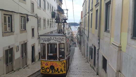 Tramway, à Lisbonne. Le COVID est actuellement maîtrisé et stable au Portugal. ©Radio France - Julie Pietri