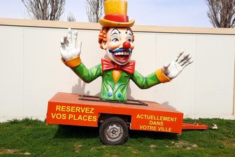 Le cirque Royal Kerwich à Sénas Le cirque Royal Kerwich à Sénas