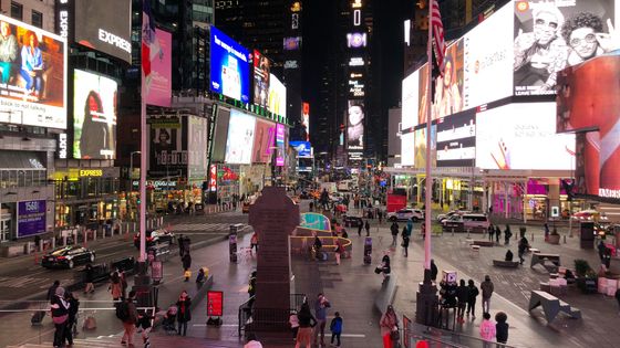 "On ne peut pas faire de distance sociale à Broadway" - Laurent Valière