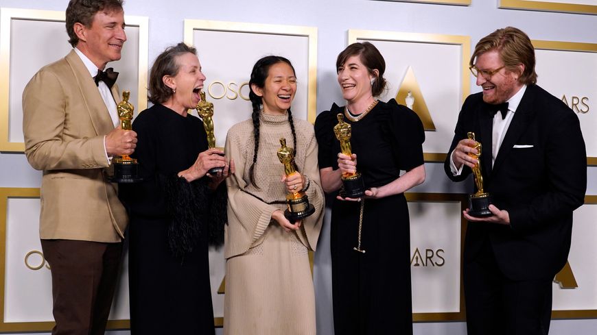 Chloé Zhao et l'équipe du film "Nomadland" aux Oscars 2021