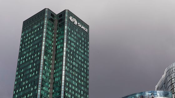 Accord Véolia Suez. ici la tour Suez à La Défense dans les Hauts-de-Seine ©Maxppp - Vincent Isore