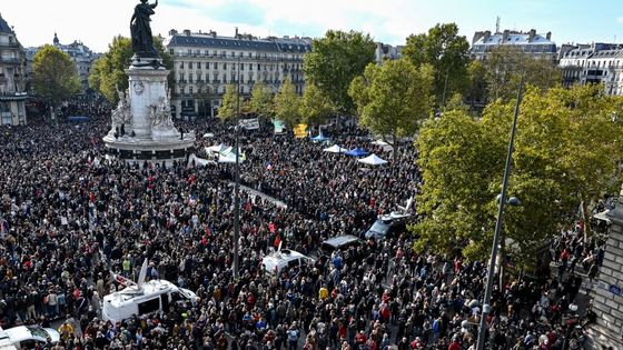 Manifestation en hommage à Samuel Paty, Paris, le 18 octobre 2020. ©AFP - BERTRAND GUAY /
