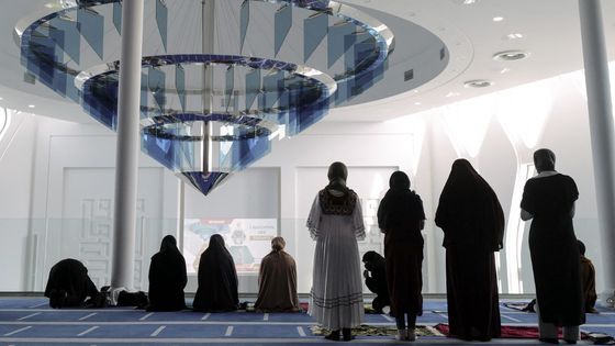 Des fidèles à la mosquée Annour à Mulhouse, au premier jour du Ramadan de l'année 2021. ©AFP - SEBASTIEN BOZON