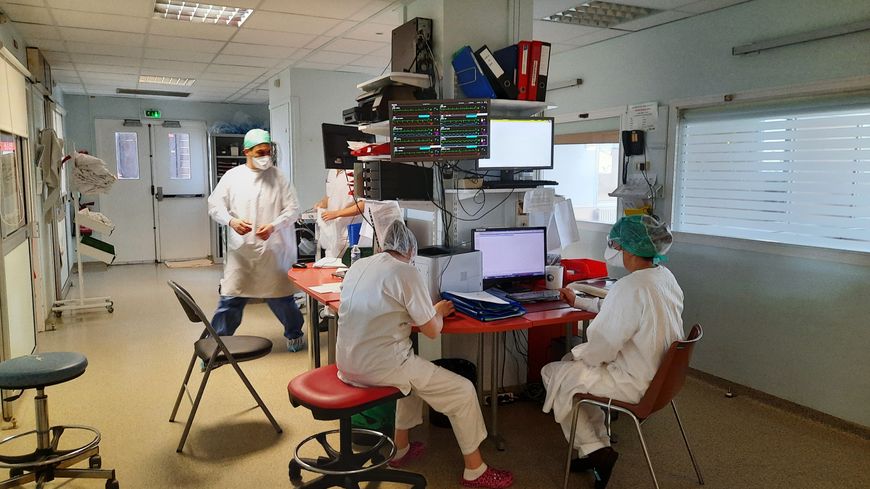 Ce dimanche matin, à l'hôpital de Dreux, un seul des lits en réanimation est libre. Il sera occupé dans les prochaines heures