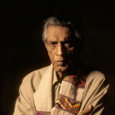 Légende : Satyajit Ray à Calcutta (Inde) en 1997