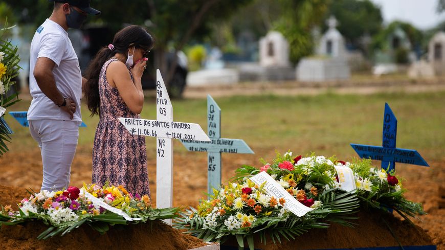 Le cimetière de Nossa Senhora Aparecida, à Manaus, dans le nord du Brésil