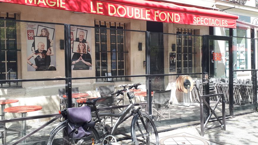 Le théâtre du Double Fond est le seul théâtre uniquement consacré à la magie en France