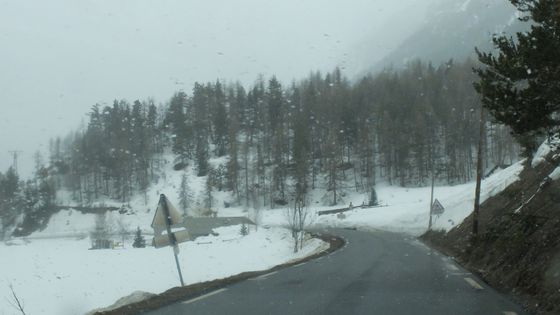 La route qui mène à Névache, au pied du col de l'Echelle ©Radio France - Charlotte Perry