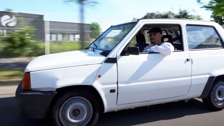 Mister V et sa Fiat Panda dans la vidéo "MODIFIE MON VÉHICULE"