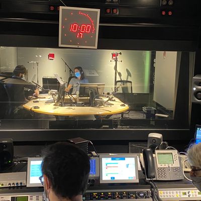 Toute l'équipe prend plaisir à diffuser vos suggestions musicales chaque samedi ! © Élise Lejeune
