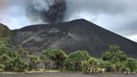 Le volcan Yassur sur l'île de Tanna menacée par la montée des eaux - Akli Aït Abdallah