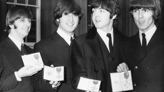 Portrait Of The Beatles With Their Mbe At London In England On October 26Th 1965 ©Getty - Photo by Keystone-France/Gamma-Keystone via Getty Images