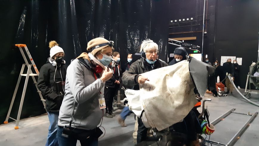 Jean-Jacques Annaud sur le tournage de son prochain film "Notre-Dame brûle"