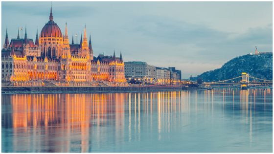 Levé de soleil sur le Parlement à Budapest, Hongrie ©Getty - Sasipa Muennuch