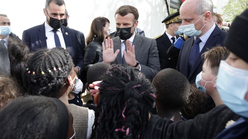 Emmanuel Macron était en déplacement dans une école de Melun, en Seine-et-Marne, ce lundi 26 avril