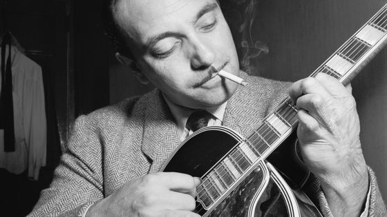 Django Reinhardt au club de jazz l'Aquarium à New York, 1946 - William P. Gottlieb
