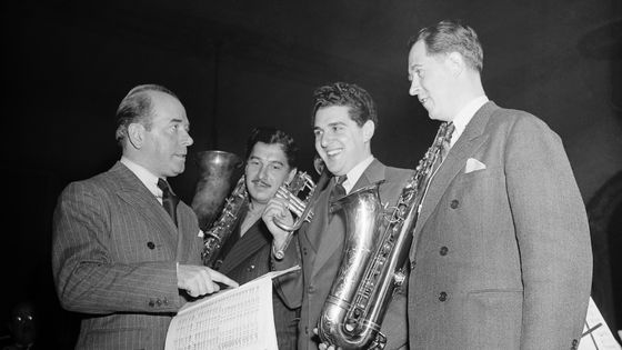 Eugene Ormandy et trois musiciens du Philadelphia Symphony Orchestra en 1940 ©Getty - Bettmann