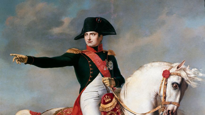 "Portrait de Napoleon sur le champ de bataille de Wagram", vêtu de son célèbre uniforme de colonel de grenadier à pied. Peinture de Joseph Chabord, 1810, Musée Napoléonien de Rome