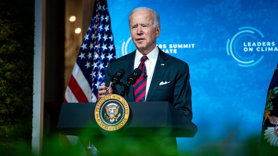 Joe Biden va-t-il sauver la planète ? Le président américain a invité 40 dirigeants mondiaux à un sommet sur le climat en visioconférence, jeudi 22 et vendredi 23 avril. ©AFP - POOL / GETTY IMAGES NORTH AMERICA / GETTY IMAGES