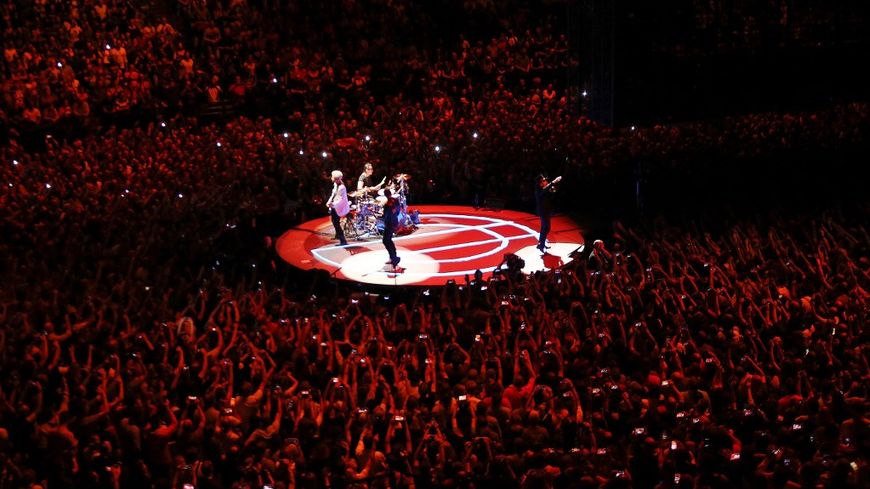 Le groupe U2 en concert à Paris, à l'Accor Arena de Bercy, en 2018