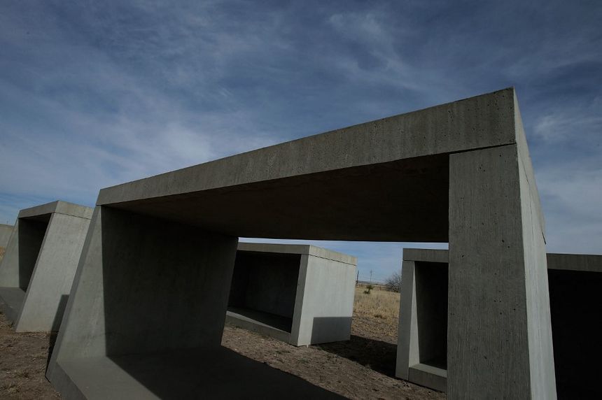 Les blocs de béton de Donald Judd, artiste minimaliste, à Marfa