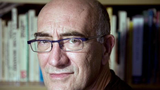 Antonio Altarriba Ordóñez, essayiste, romancier, critique et scénariste de bande dessinée et de télévision espagnol, également professeur de littérature française à l'université du Pays basque auteur de "Moi, Menteur" (Denoël Graphic). - Denoël Graphic