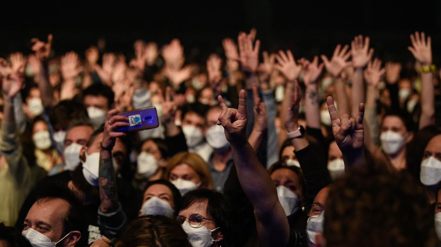 Le 27 mars, un concert-test, le premier d'une telle ampleur en Europe, a eu lieu à Barcelone. Il réunissait 5 000 spectateurs.