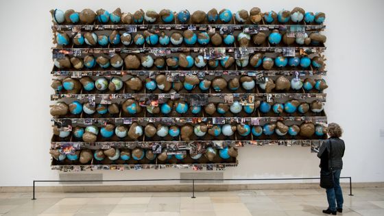 L'installation "Outgrowth" de Thomas Hirschhorn à une exposition des œuvres du Centre Pompidou à Munich, le 24 mars 2016 ©Getty - Sven Hoppe