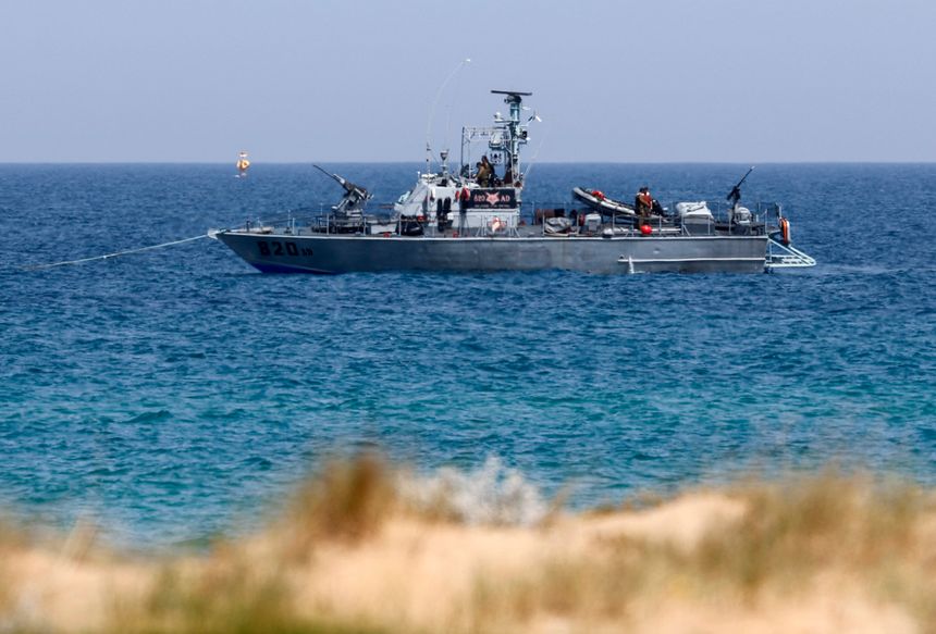 Un navire de la marine israélienne au mouillage sur la frontière maritime Liban-Israël en avril 2021.