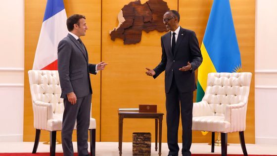 Emmanuel Macron et Paul Kagame à Kigali le 27/05/2021 ©AFP - LUDOVIC MARIN