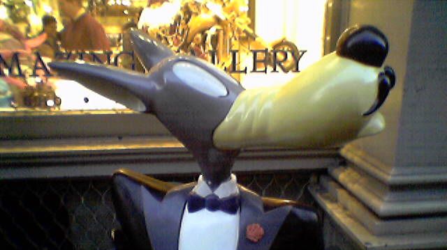 Le loup (Wolfie) en smoking, de Tex Avery, en statue devant "Animazing Gallery", Grand Street à Soho, ville de New York