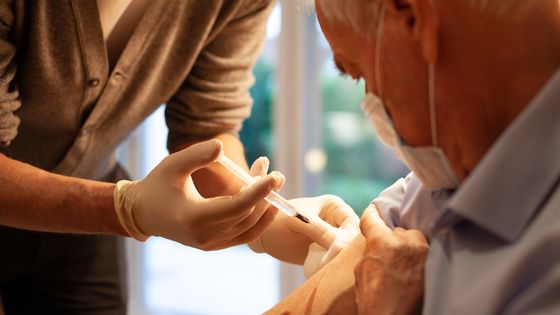 De l'argent pour se faire vacciner ? ©Getty - Kathrin Ziegler