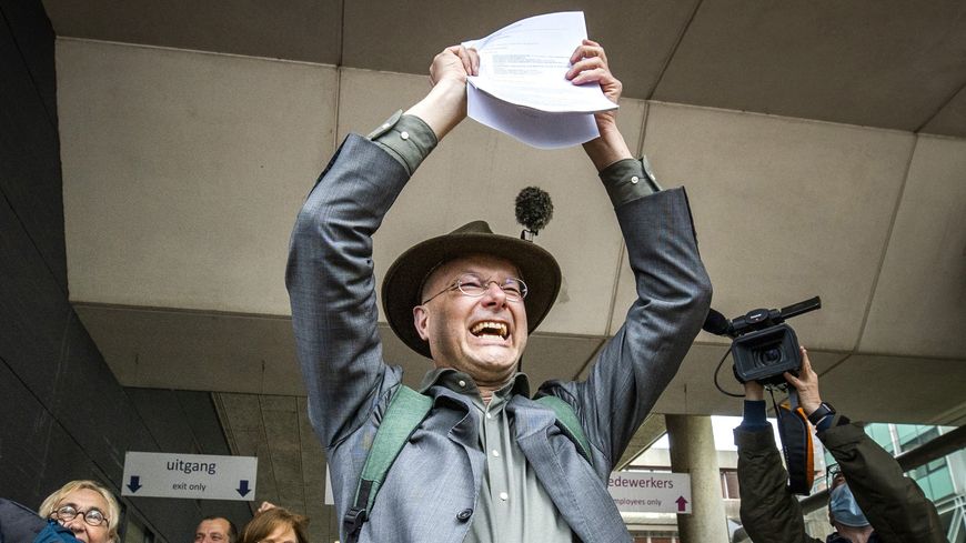 Le directeur de l'organisation environnementale néerlandaise "Milieudefensie", Donald Pols, devant un tribunal de La Haye le 26 mai 2021,