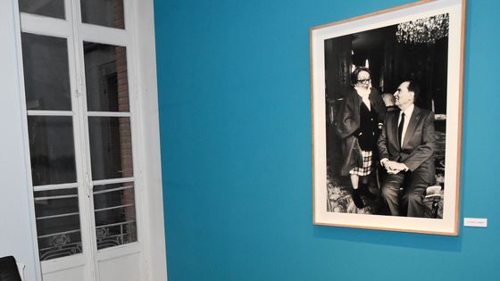 Exposition de Marie-Laure de Decker, auteure de la photo de Marguerite Duras et François Mitterand en 1985 ©Getty - Foc Kan
