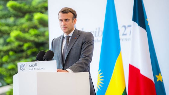 Emmanuel Macron lors de son discours au mémorial du génocide rwandais à Kigali ce jeudi 27 mai 2021 ©AFP - HABIMANA THIERRY / ANADOLU AGENCY