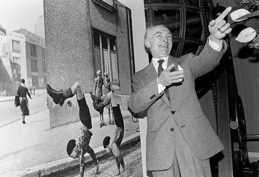 Robert Doisneau lors d'une de ses expositions