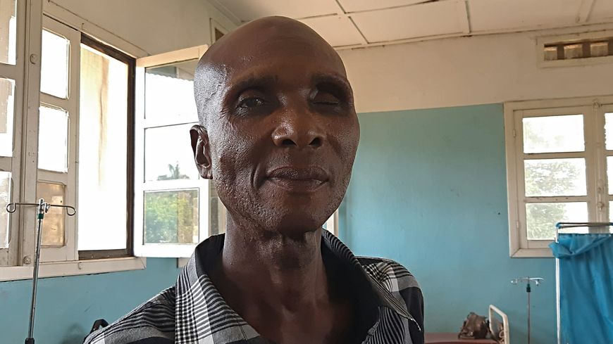 Alfred a pu reprendre son activité de pêcheur. Il était devenu très violent pendant sa maladie.