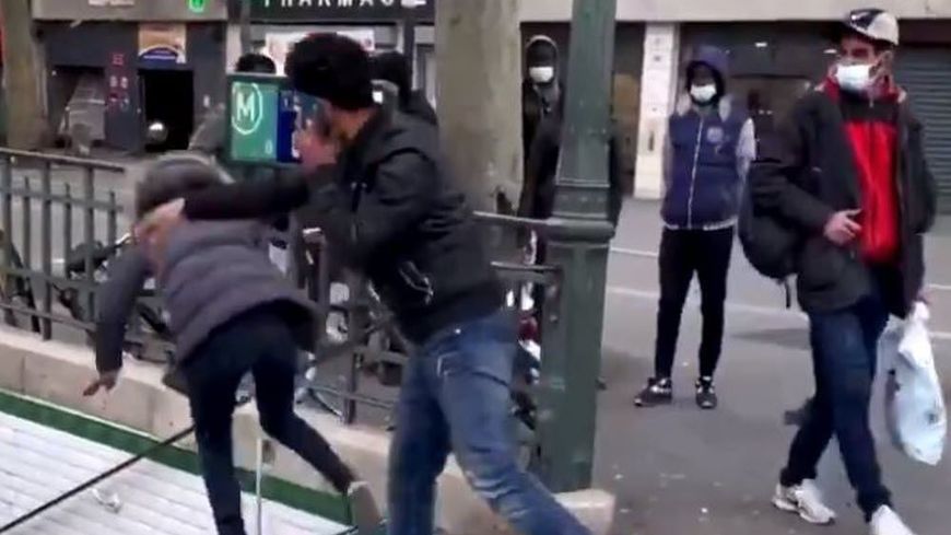 Metro Paris - capture vidéo de l'agression (BFMTV)