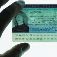 Une carte d'identité française, version 1995.