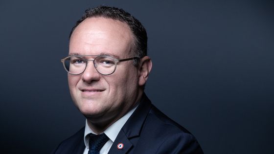 Portrait du député de l'Ain et président du Groupe Les Républicains à l'Assemblée nationale, Damien Abad le 12 mai 2021 à Paris. ©AFP - Joël Saget