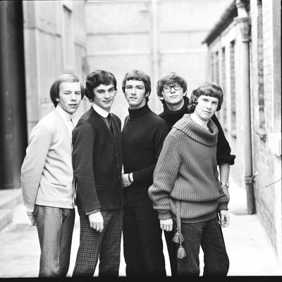 The Zombies in West London, 1965. L-R Hugh Grundy, Colin Blunstone, Paul Atkinson, Chris White, Rod Argent.
