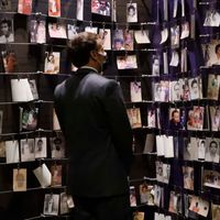 Emmanuel Macron au Mémorial du génocide à Kigali.