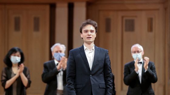 Le jeune pianiste français Jonathan Fournel remporte le prestigieux Concours Reine Elisabeth 2021 ©AFP - NICOLAS MAETERLINCK / BELGA