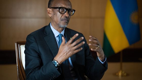 Le président rwandais Paul Kagame explique avoir choisi de reconnaître le travail de la France sur son rôle dans le génocide de 1994, même s'il n'a pas abouti à des excuses, dans un entretien à l'AFP et France Inter. ©AFP - Simon Wohlfahrt